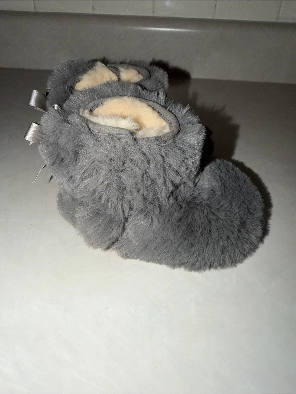 Baby Ugg Jesse Bow II fluff. Grey size 2/3
